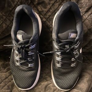 Nike Black and White Sneakers Modern Design Used about 5 or 6 times